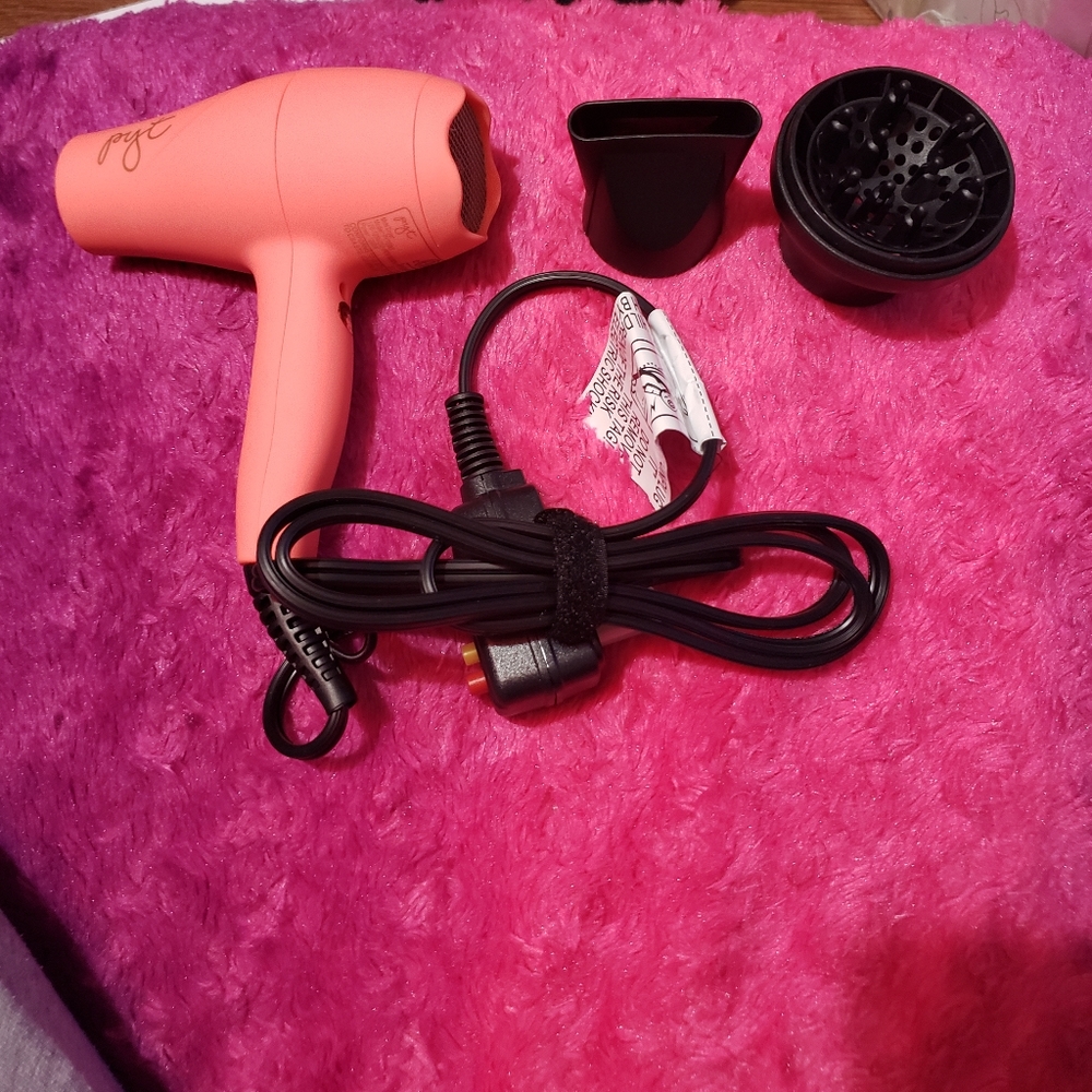 Mini travel blow dryer